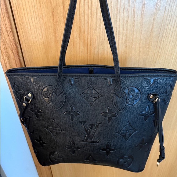 Louis Vuitton Handbags - Louis Vuitton Black Monogram Tote